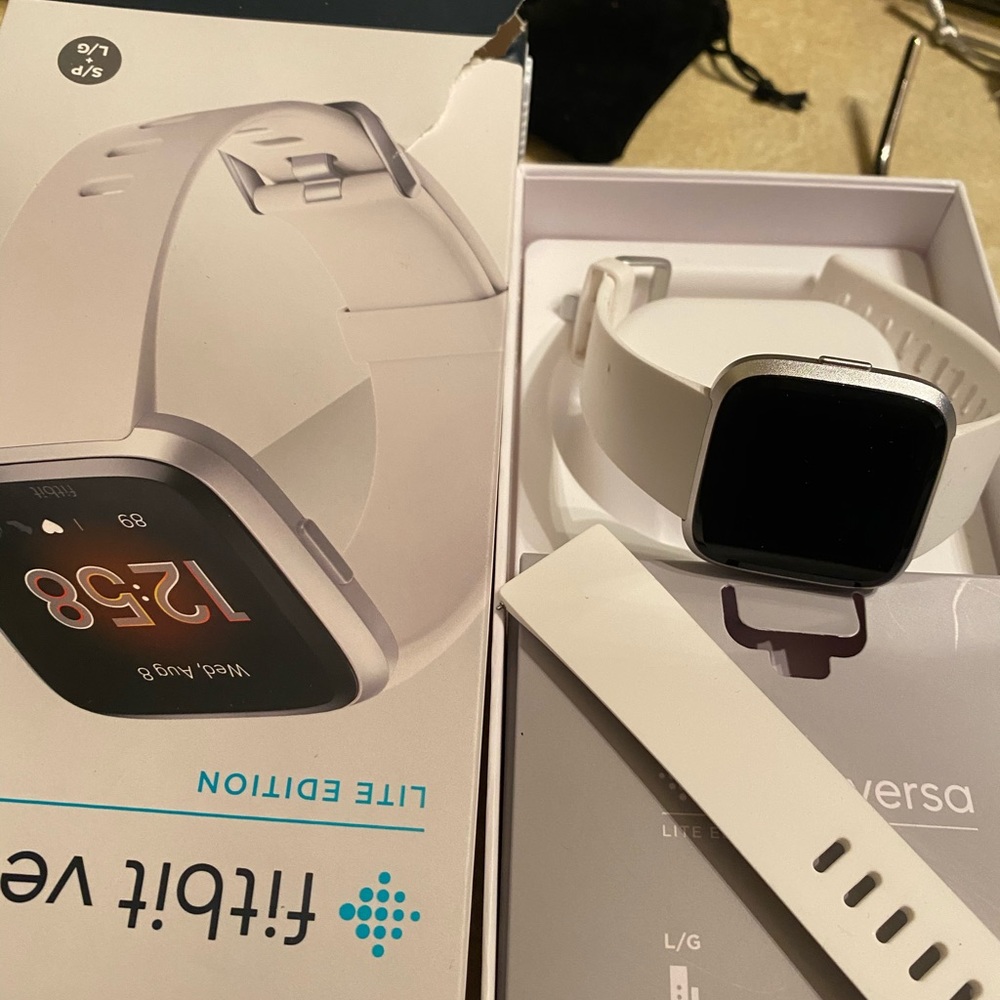 New fit bit versa light